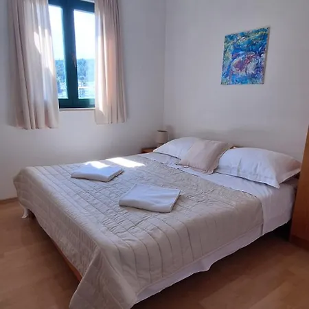 Apartment Grubisa *